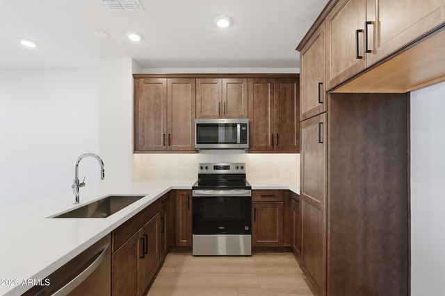 2121 W Sonoran Desert Drive 83, Phoenix, AZ 85085