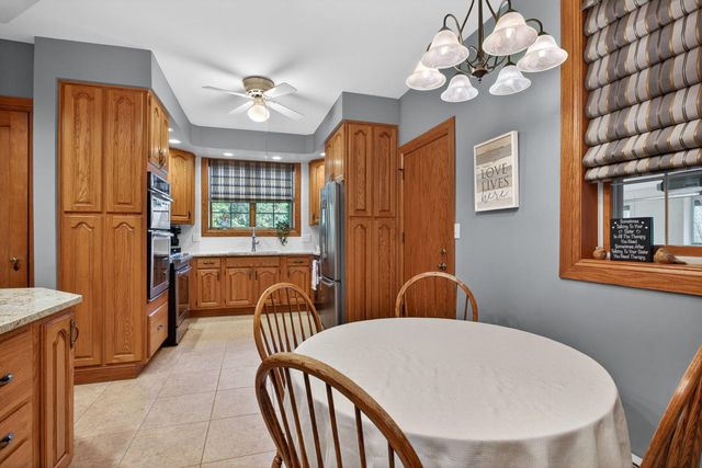 906 20th Avenue, East Moline, IL 61244