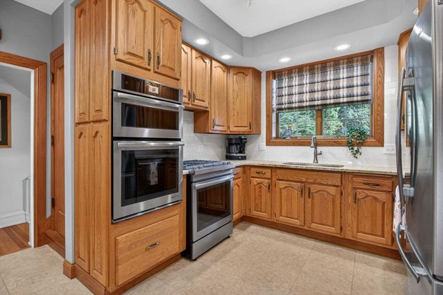 906 20th Avenue, East Moline, IL 61244