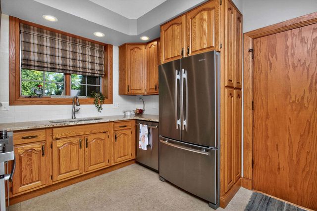 906 20th Avenue, East Moline, IL 61244