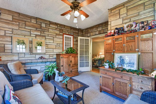906 20th Avenue, East Moline, IL 61244