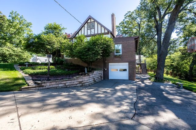 906 20th Avenue, East Moline, IL 61244