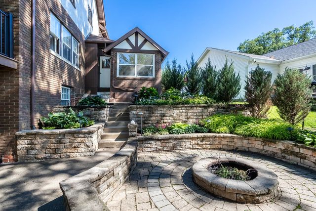 906 20th Avenue, East Moline, IL 61244