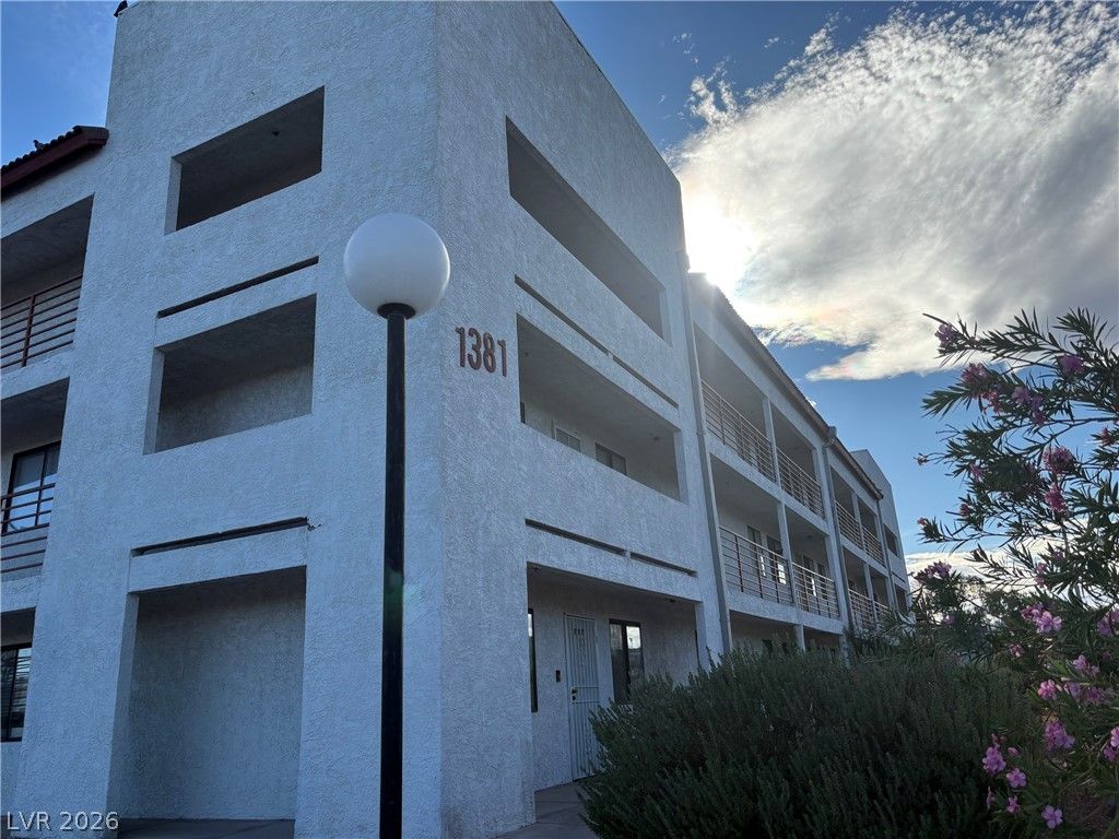 1381 East University Avenue 207, Las Vegas, NV 89119 — exterior