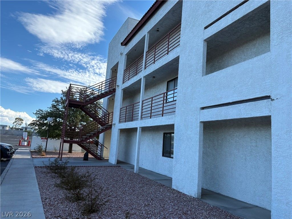 1381 East University Avenue 207, Las Vegas, NV 89119 — photo 2