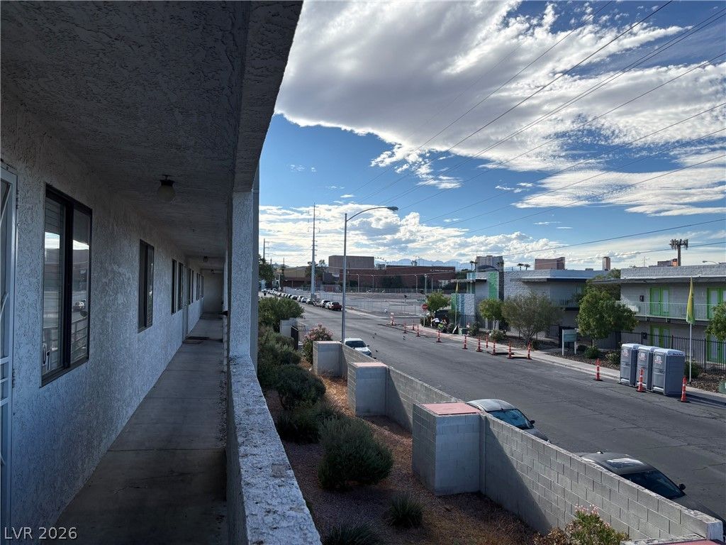 1381 East University Avenue 207, Las Vegas, NV 89119 — photo 3