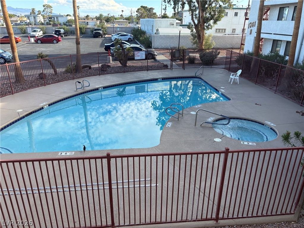 1381 East University Avenue 207, Las Vegas, NV 89119 — photo 5