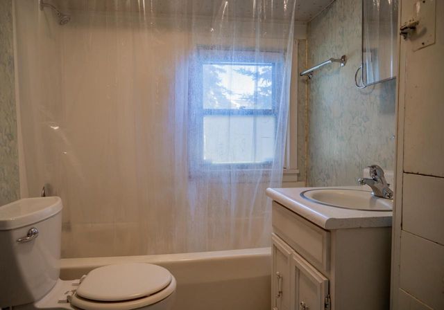 433 West Avenue, Mauston, WI 53948