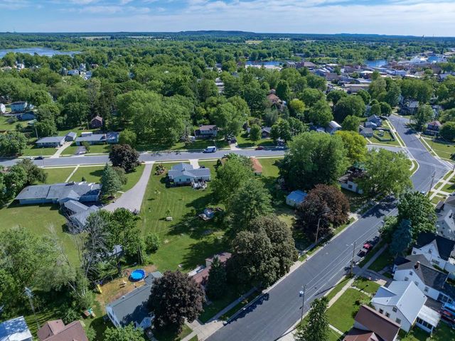 433 West Avenue, Mauston, WI 53948