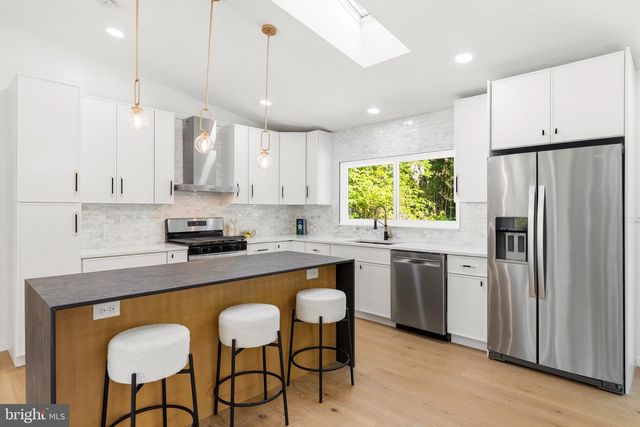 203 AUDREYS CT SE, Vienna, VA 22180
