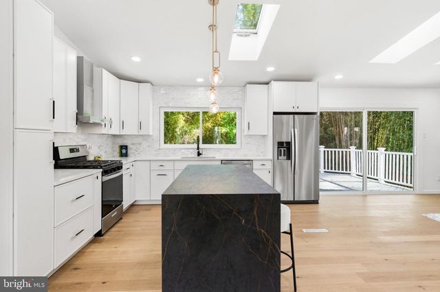 203 AUDREYS CT SE, Vienna, VA 22180