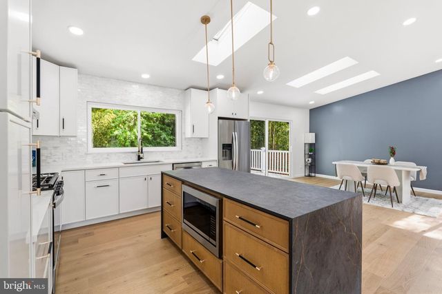 203 AUDREYS CT SE, Vienna, VA 22180