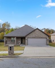8240 Nora Ln, Sherwood, AR 72120