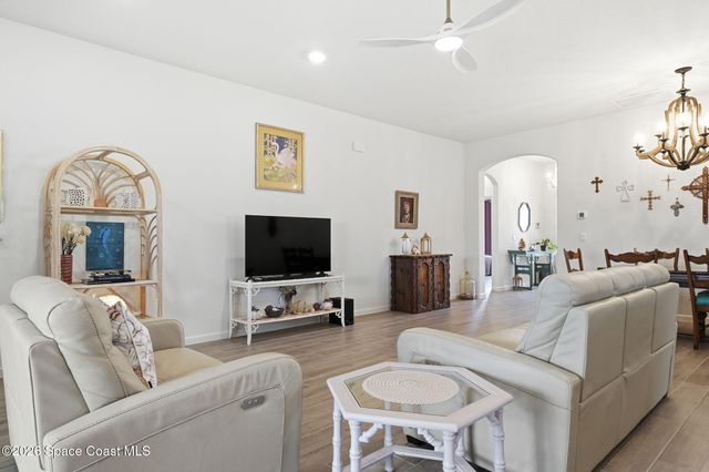 5285 2nd Manor, Vero Beach, FL 32968