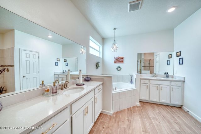 5285 2nd Manor, Vero Beach, FL 32968