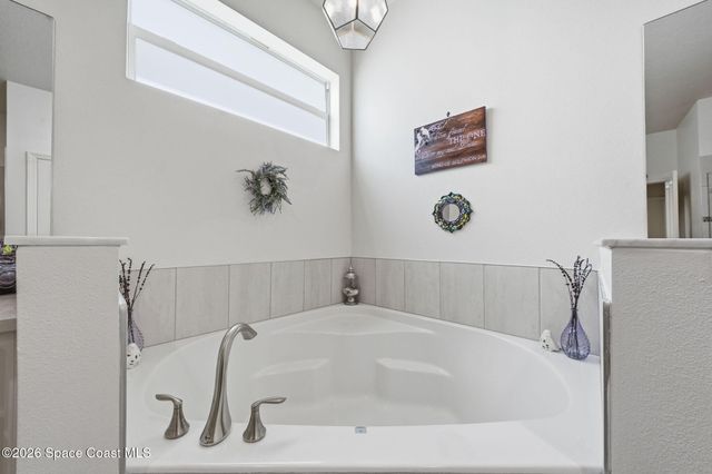 5285 2nd Manor, Vero Beach, FL 32968