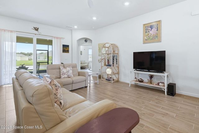 5285 2nd Manor, Vero Beach, FL 32968