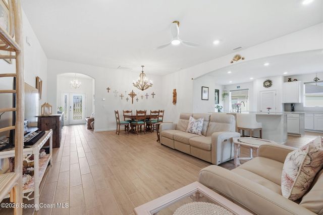 5285 2nd Manor, Vero Beach, FL 32968