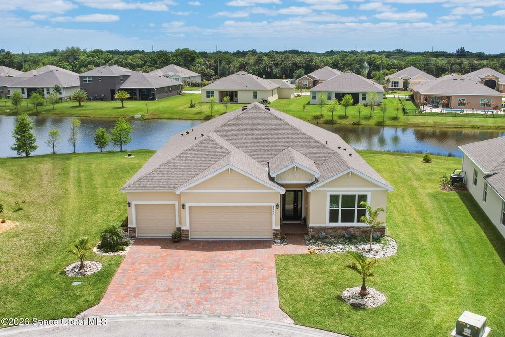 5285 2nd Manor, Vero Beach, FL 32968