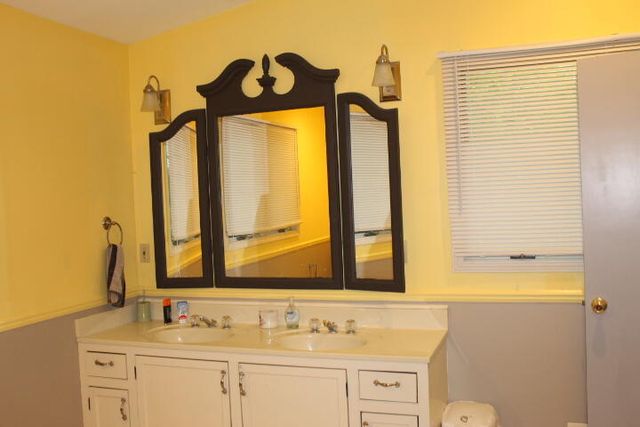 1225 102nd Avenue, Plainwell, MI 49080