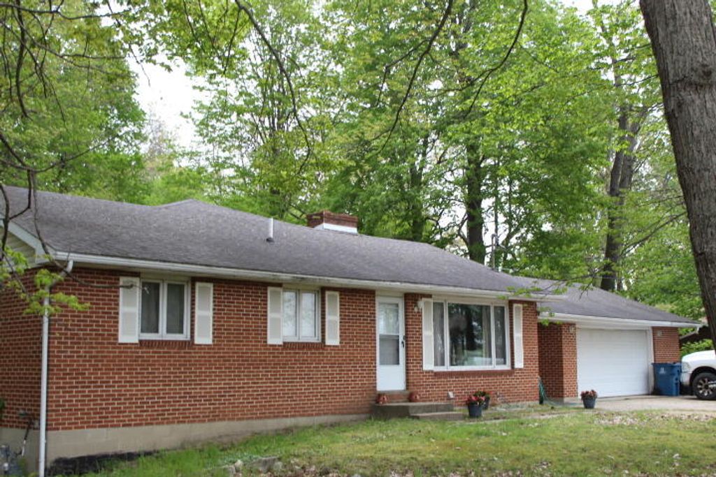 1225 102nd Avenue, Plainwell, MI 49080