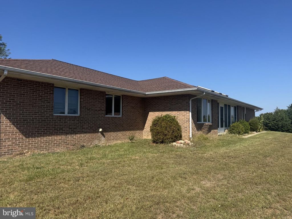 58 WEBER LN, Berkeley Springs, WV 25411