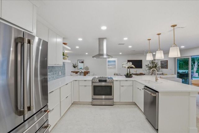 618 GLADSTONE LANE, Holmes Beach, FL 34217