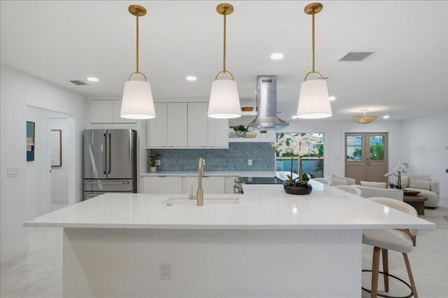 618 GLADSTONE LANE, Holmes Beach, FL 34217