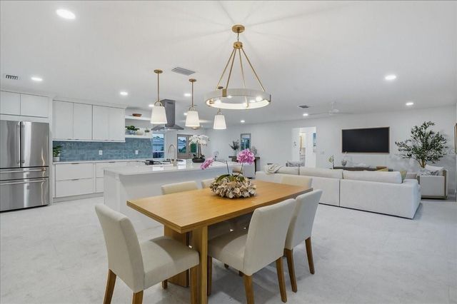 618 GLADSTONE LANE, Holmes Beach, FL 34217