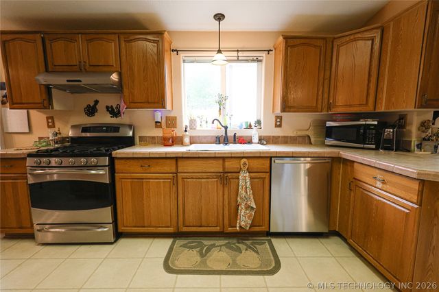 20564 E Dixie Parkway, Tahlequah, OK 74464