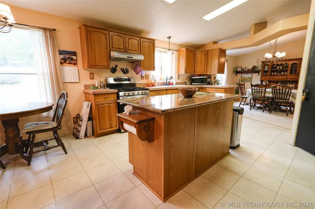 20564 E Dixie Parkway, Tahlequah, OK 74464