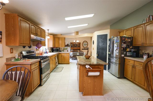 20564 E Dixie Parkway, Tahlequah, OK 74464