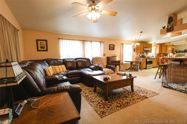 20564 E Dixie Parkway, Tahlequah, OK 74464