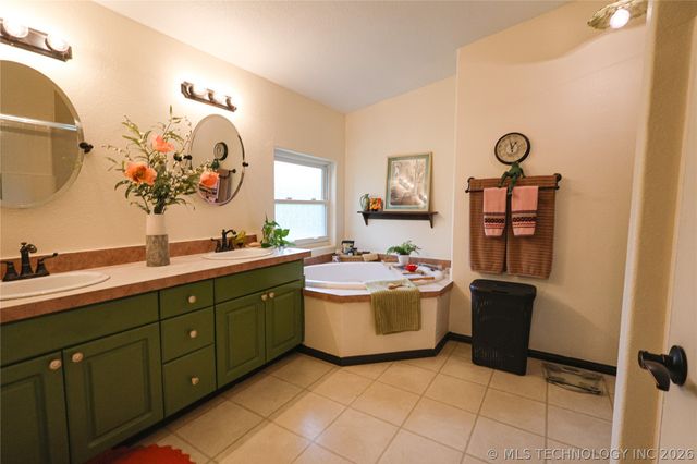 20564 E Dixie Parkway, Tahlequah, OK 74464