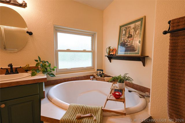 20564 E Dixie Parkway, Tahlequah, OK 74464