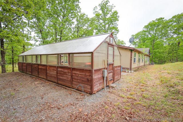 20564 E Dixie Parkway, Tahlequah, OK 74464