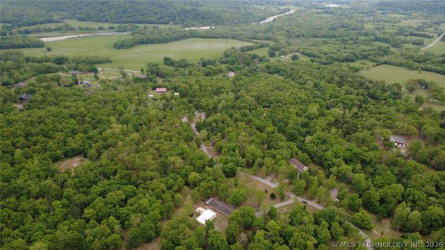 20564 E Dixie Parkway, Tahlequah, OK 74464