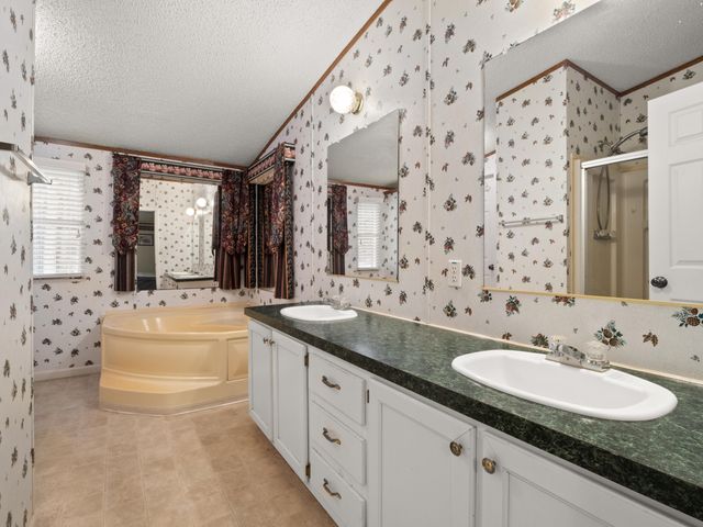 50 Paradise Ln, Hornbeck, LA 71439