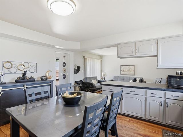 33810 Brookshire Drive, Sterling Heights, MI 48312