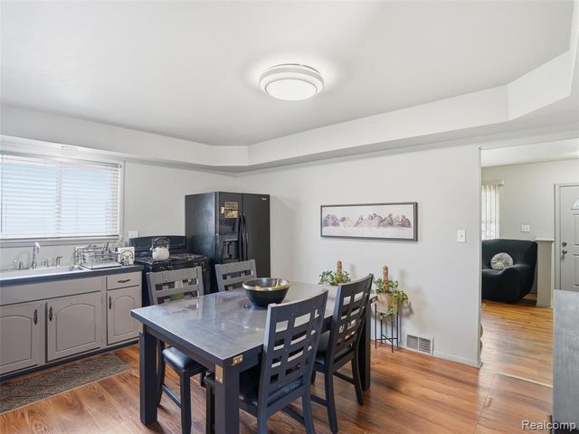 33810 Brookshire Drive, Sterling Heights, MI 48312