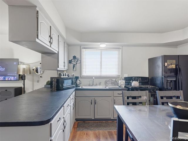 33810 Brookshire Drive, Sterling Heights, MI 48312