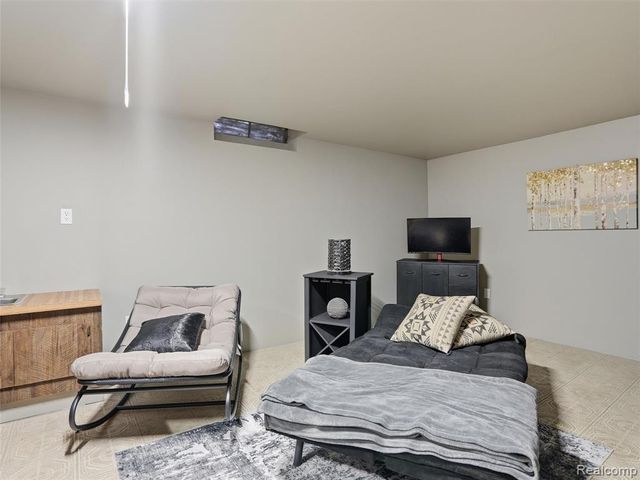 33810 Brookshire Drive, Sterling Heights, MI 48312