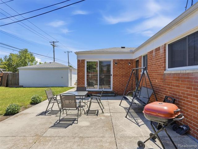 33810 Brookshire Drive, Sterling Heights, MI 48312