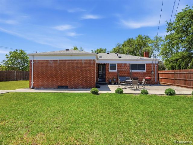 33810 Brookshire Drive, Sterling Heights, MI 48312