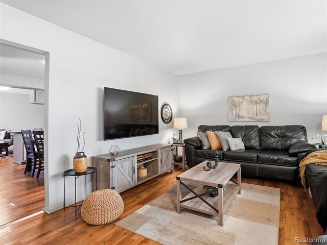 33810 Brookshire Drive, Sterling Heights, MI 48312