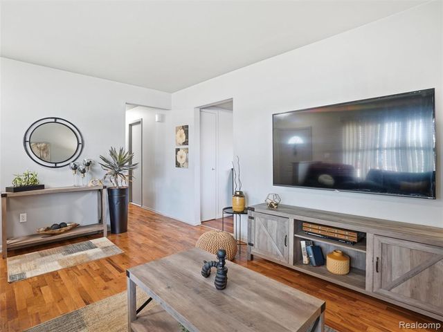 33810 Brookshire Drive, Sterling Heights, MI 48312
