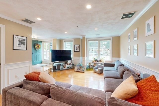 215 Harvard 19, Medford, MA 02155