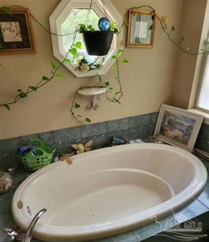 9543 Quiet Creek Rd, Milton, FL 32570