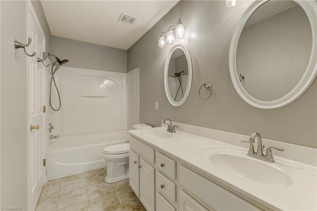 3 Tannenbaum Circle, Greensboro, NC 27410