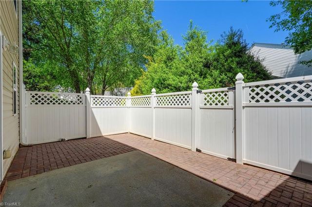 3 Tannenbaum Circle, Greensboro, NC 27410